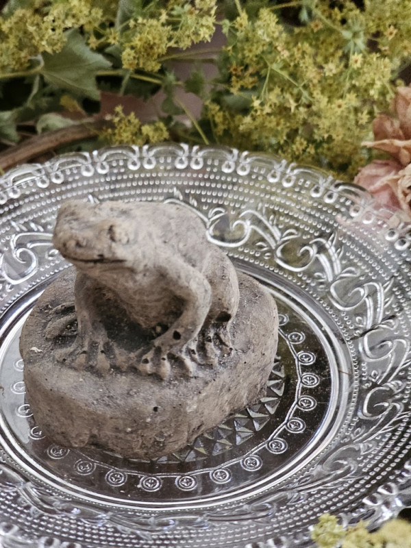 Preview: frosch-steinguss-garten-deko