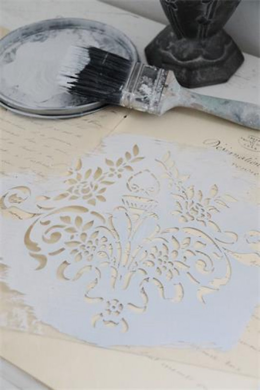 Schablone Möbeldekoration Stencil floralem Muster