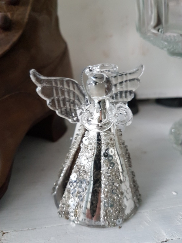 Mundgeblasener Glasengel mit Bauernsilber-Kleid