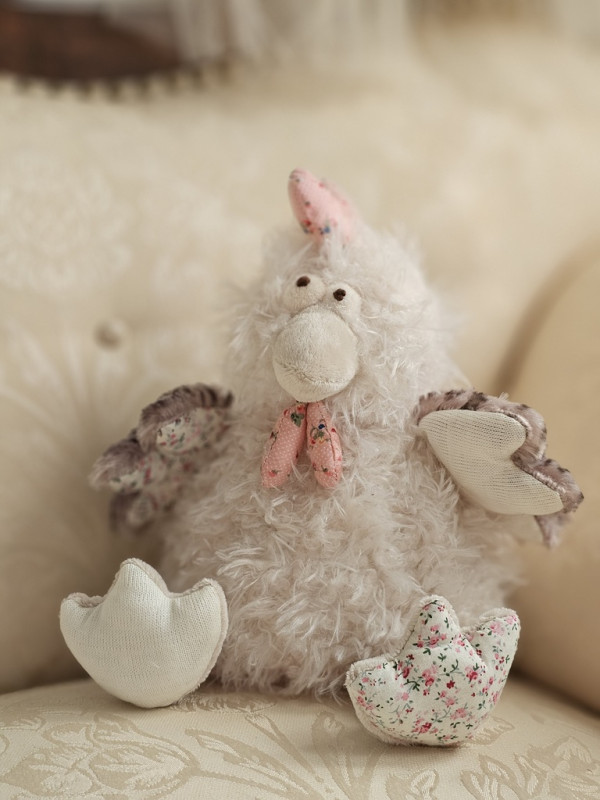 Deko-Kuschelhuhn „Frühlingsbote“ im Landhaus-Stil