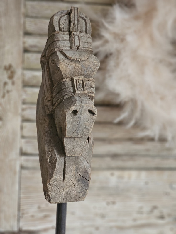 Preview: Rustikale Pferde-Skulptur aus Massivholz