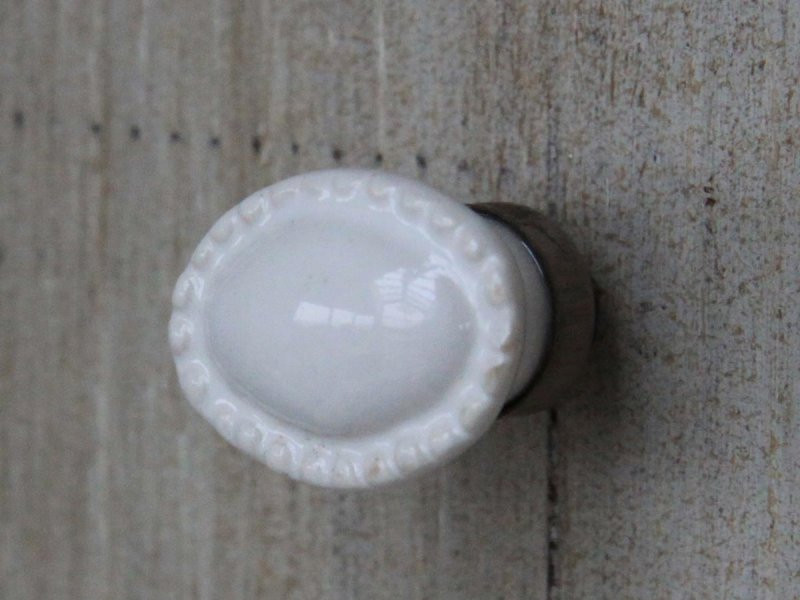 Griff - Porzellangriff mit  Perlenkante im Antiklook