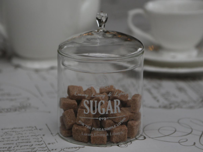 Zuckerdose aus Glas mit Text "Sugar"