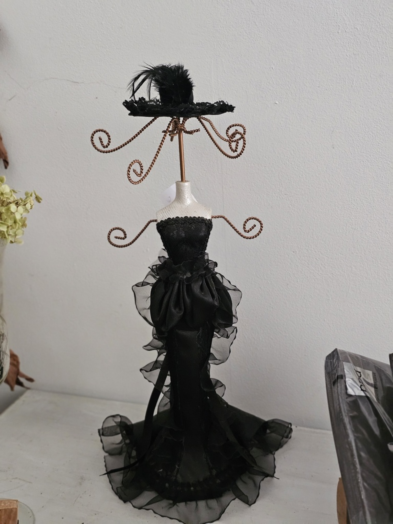 schmuck-staender-vintage-puppe