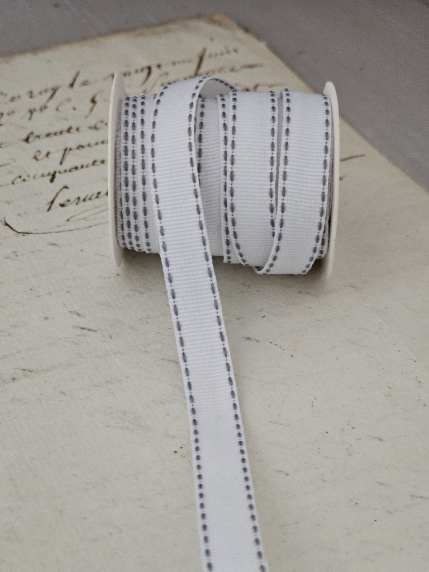 geschenkband-Textilband-weiss-grau