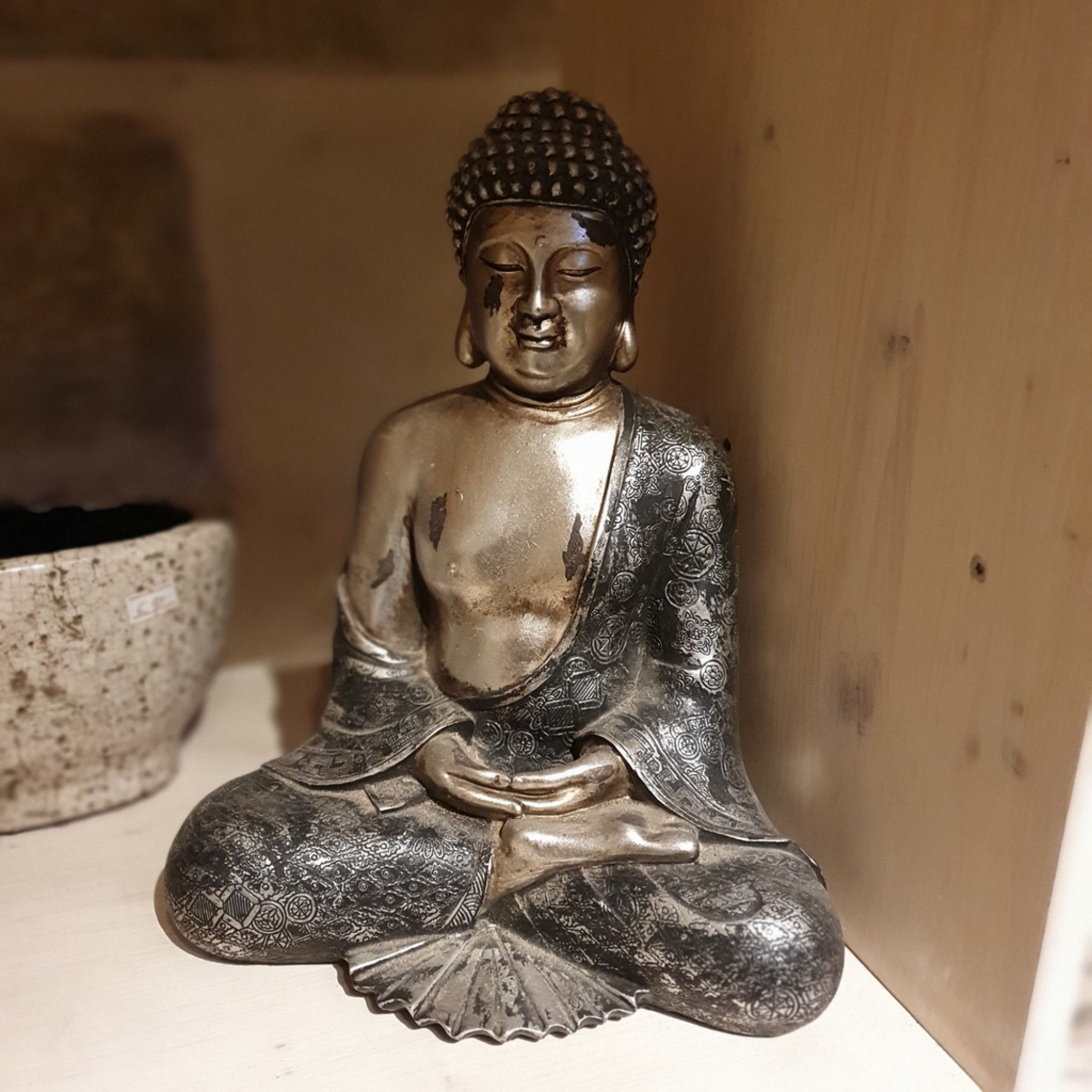 Meditierender Buddha – Antik-Silber-Finish