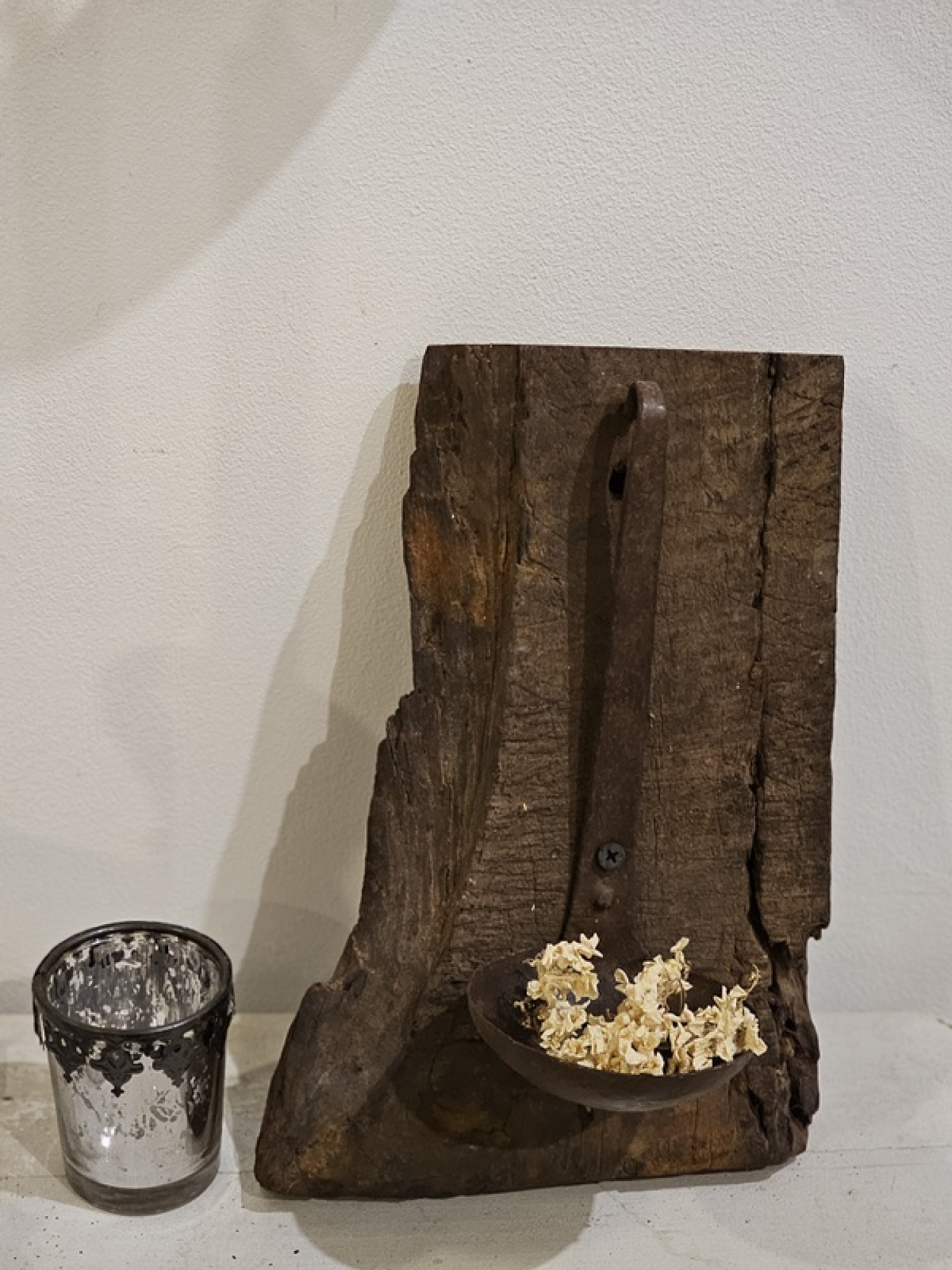 Rustikaler Wand-Kerzenhalter „Vintage Kelle“ auf Altholz Unikat