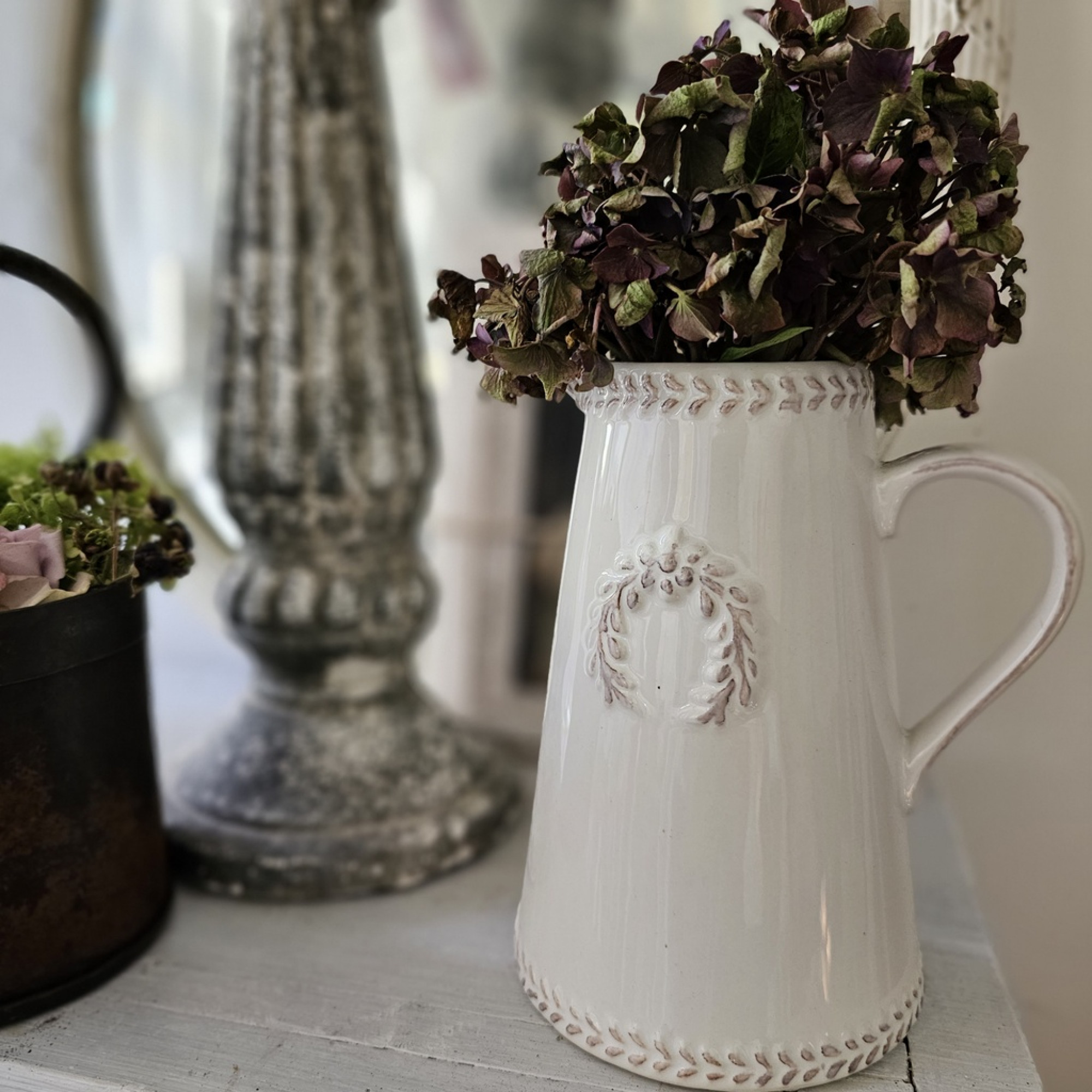Krug Vase Lorbeerkranz antique-cream M