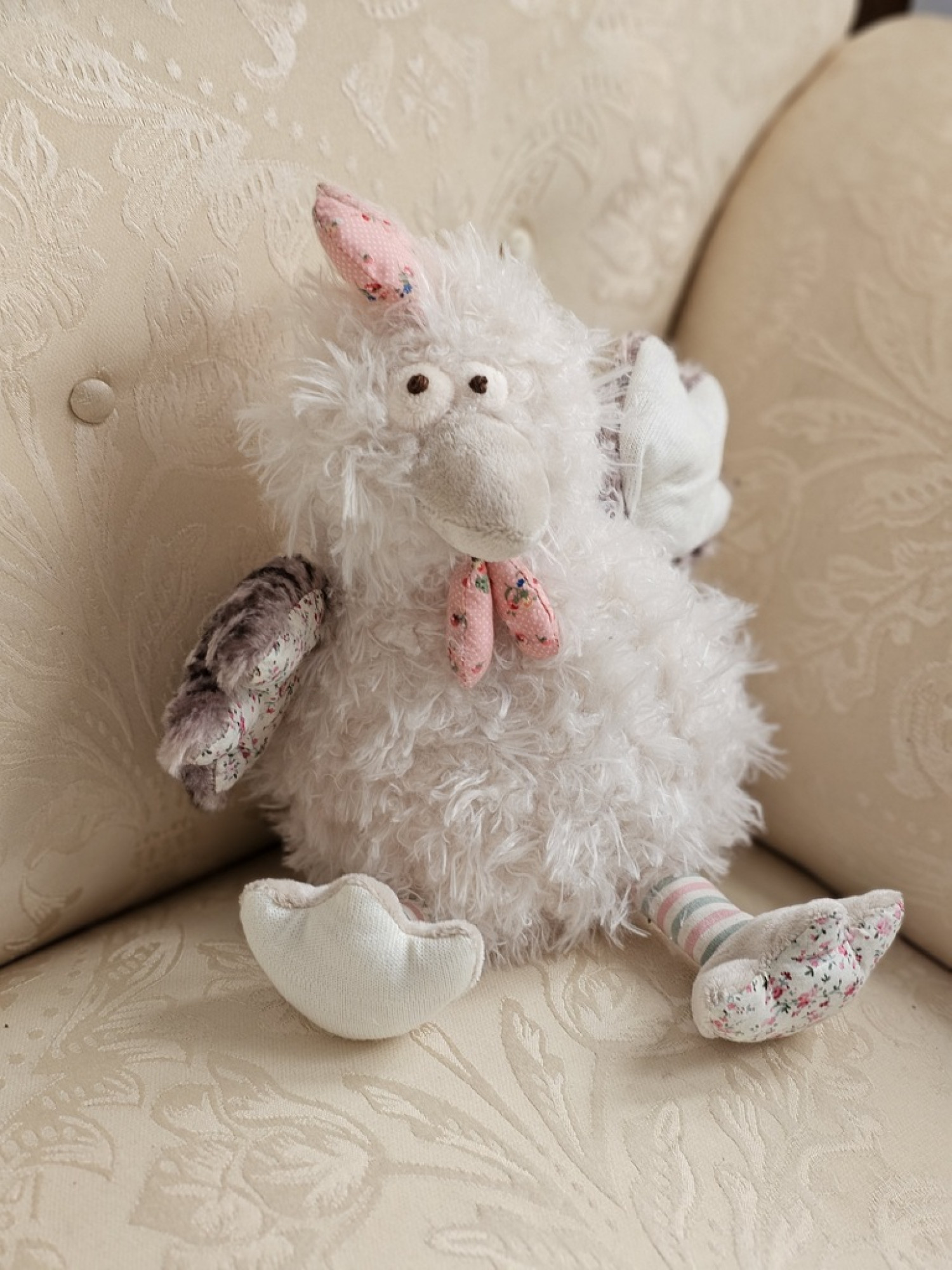 Deko-Kuschelhuhn „Frühlingsbote“ im Landhaus-Stil