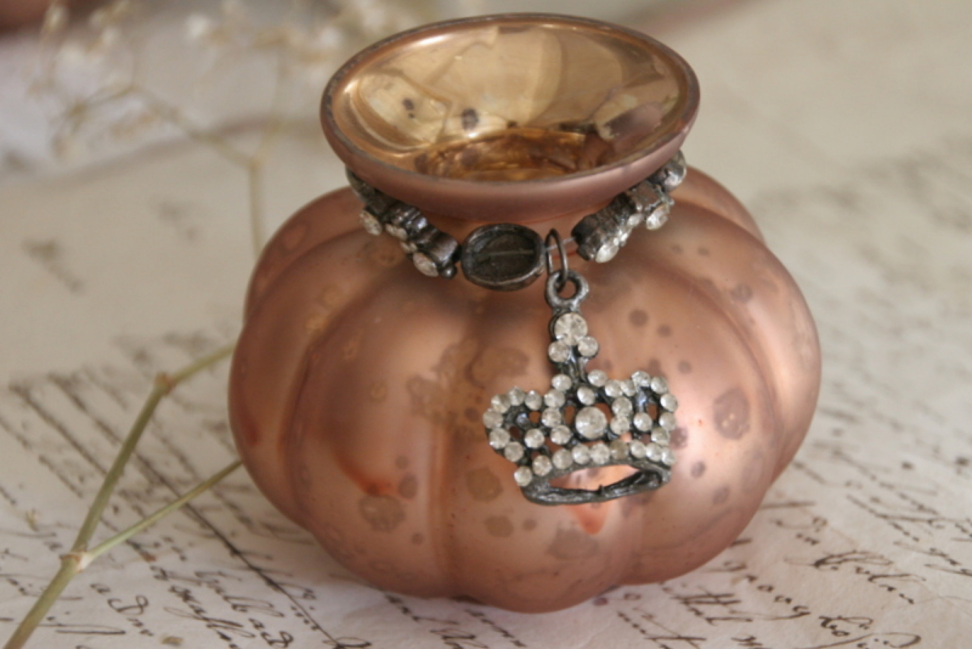 Vase mit Dekorkette Krone Bauernsilber powder