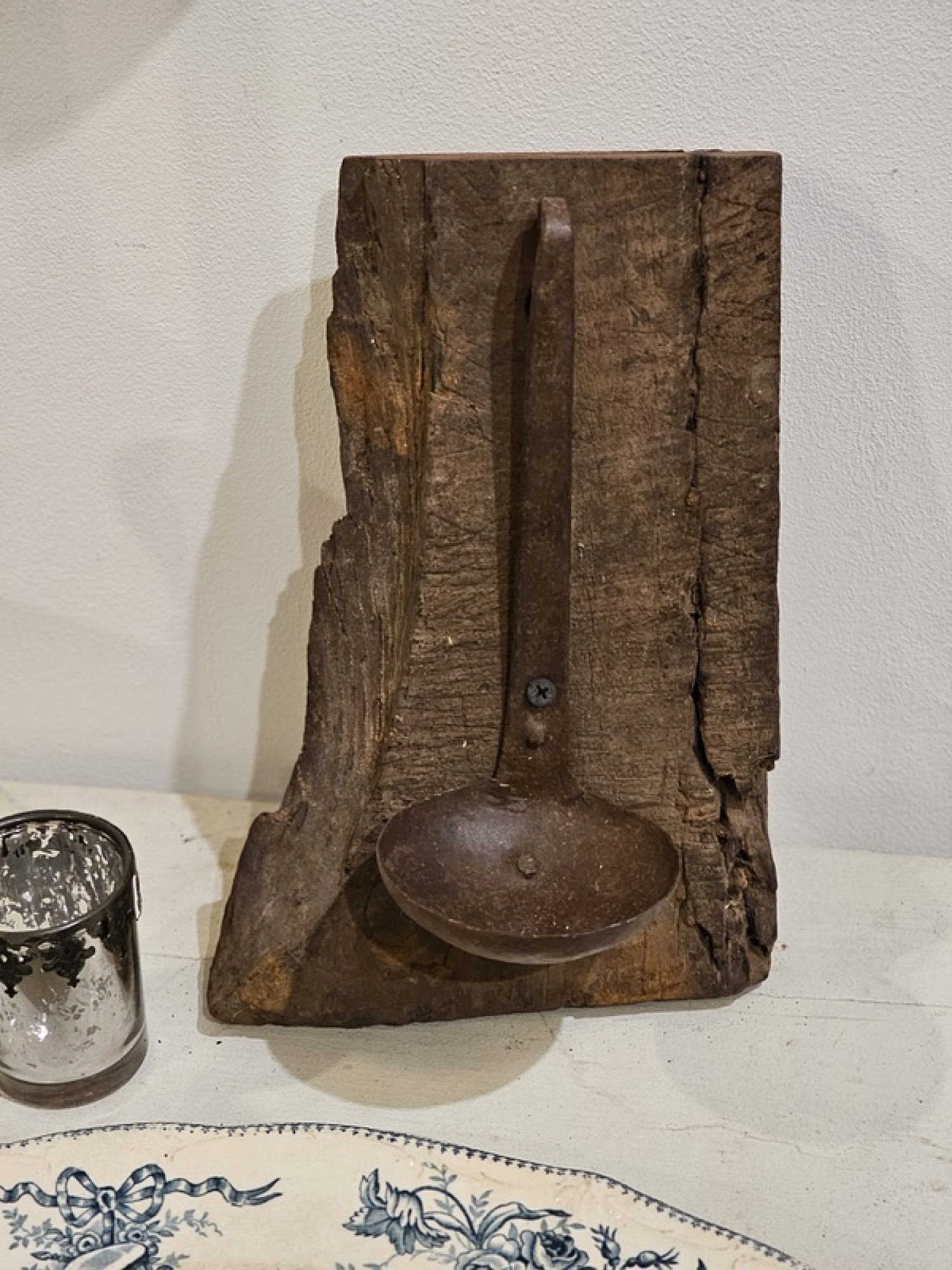 Rustikaler Wand-Kerzenhalter „Vintage Kelle“ auf Altholz Unikat