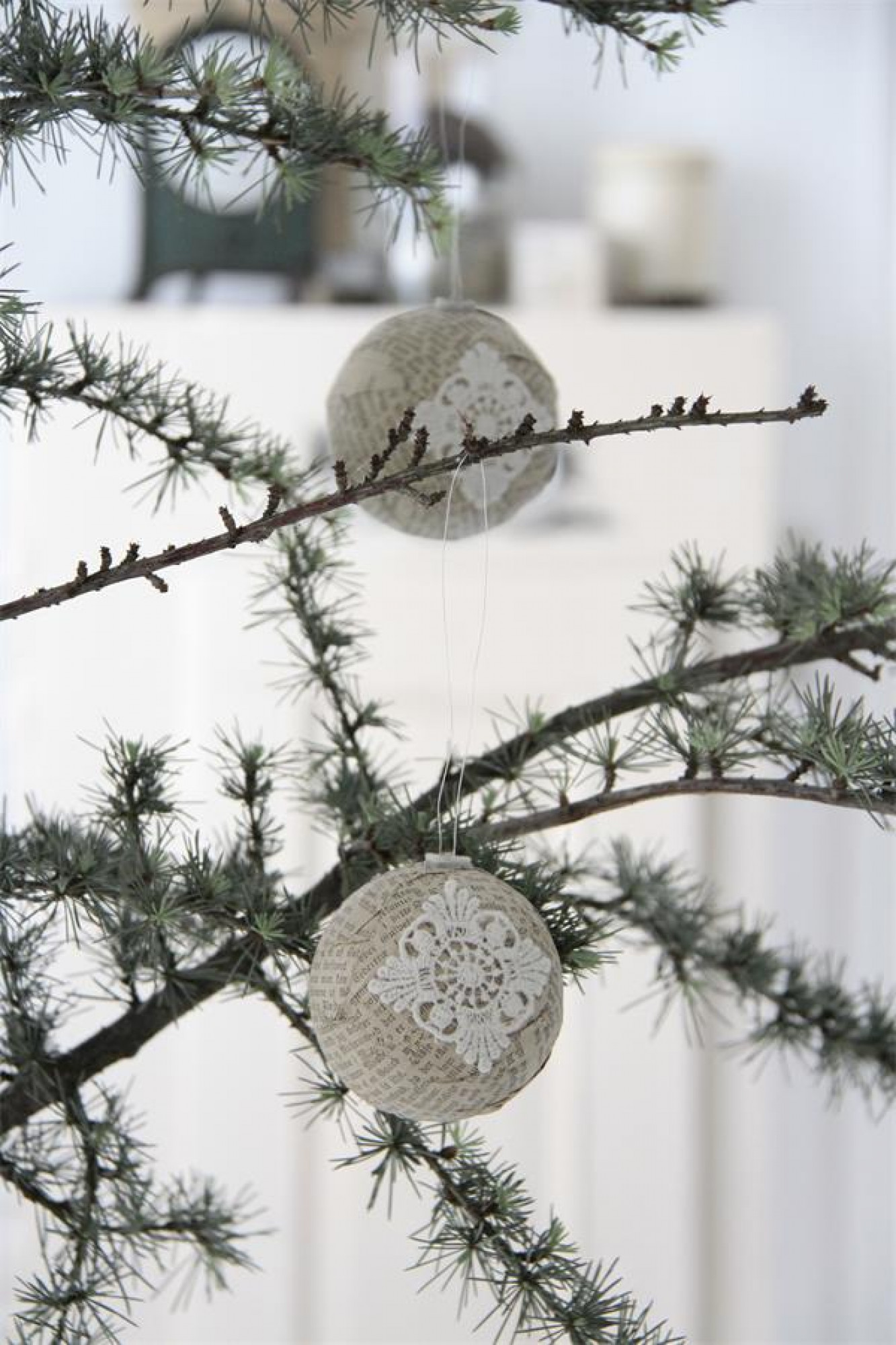 Baumbehang Baumkugel mit Spitze - Handarbeit - Jeanne d' Arc