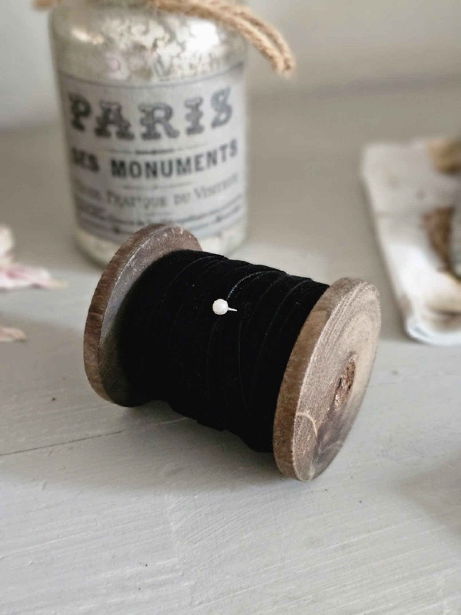 Samtband auf Holzspule black