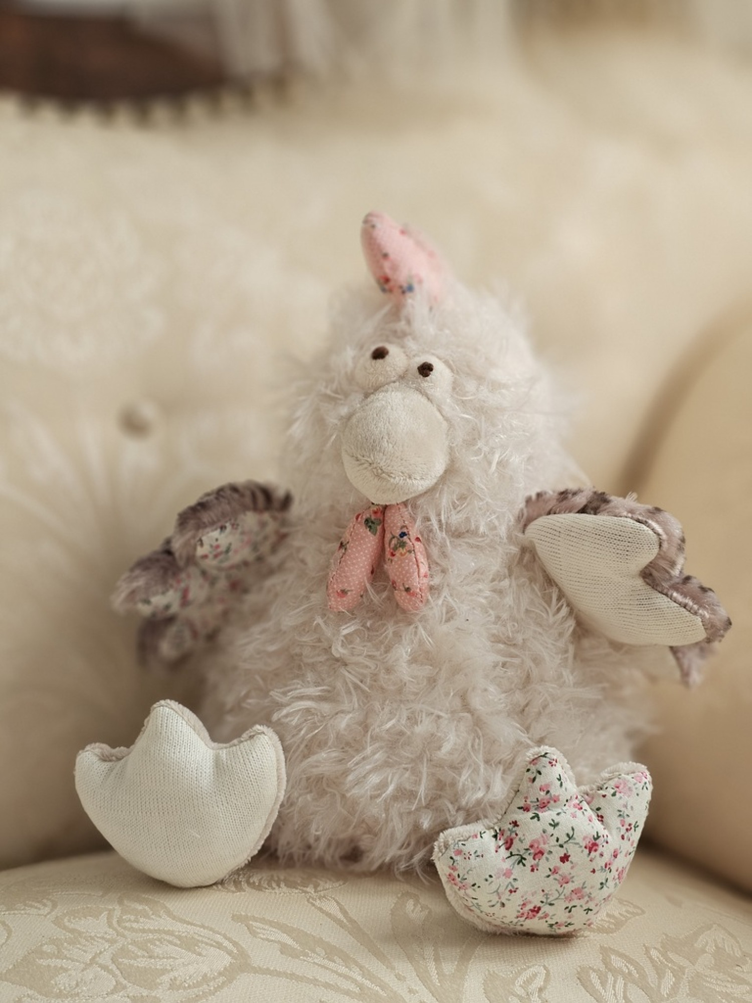 Deko-Kuschelhuhn „Frühlingsbote“ im Landhaus-Stil