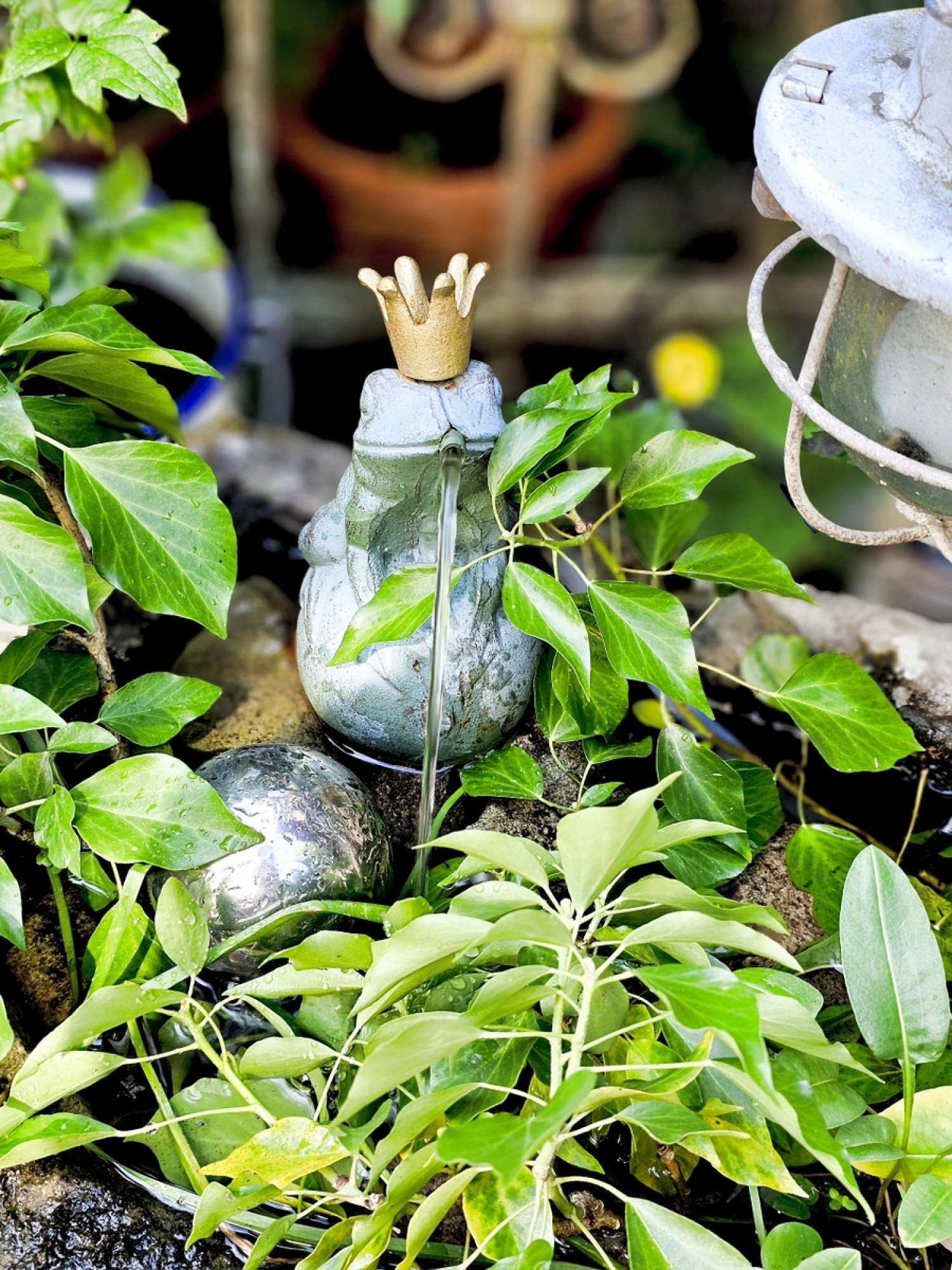 Wasserspeier Frosch Guss grün