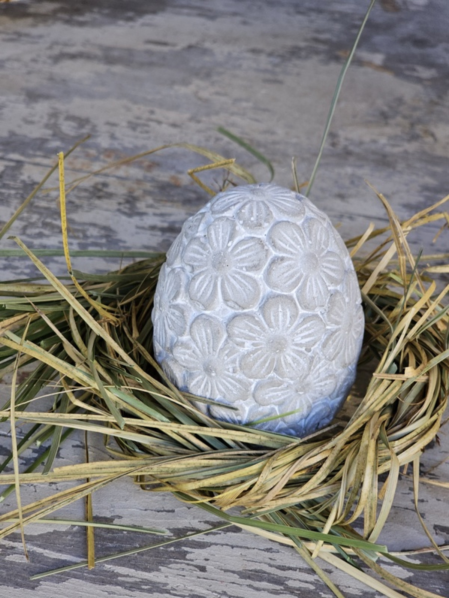 Deko Ei Blütenrelief Beton grau