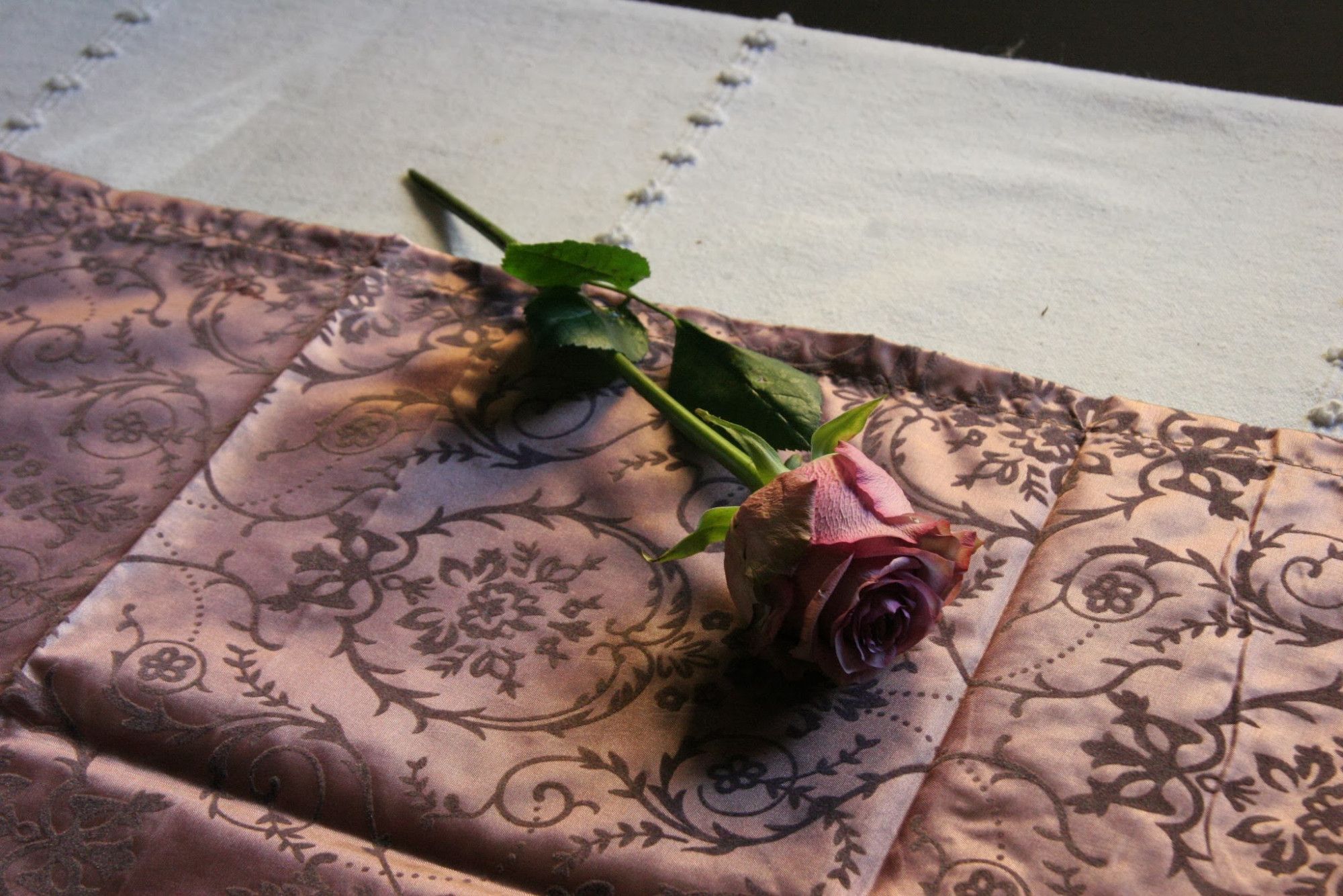 Tischläufer Ornament Satin dustyrose 40x180