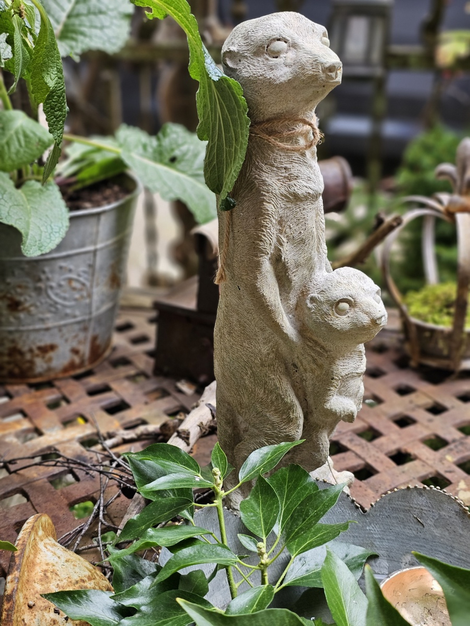 Steinfigur Erdmännchen Gartenfigur